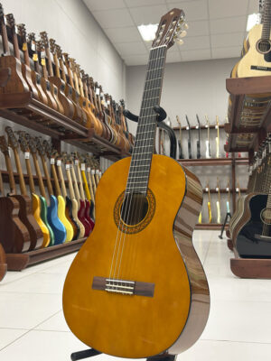 Yamaha C40 4/4 глянцевая — Гитара классическая