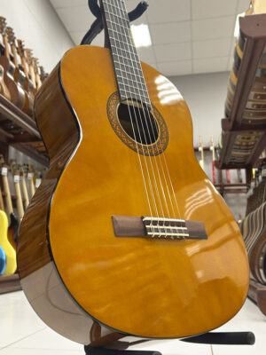 Yamaha C40 4/4 глянцевая — Гитара классическая (верхняя дека)