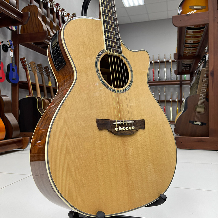 Crafter GAE-8/NC — Электро-акустическая гитара с чехлом (фото верхней деки)