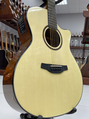 Crafter HG-250CE NC — Электро-акустическая гитара (фото верхней деки)