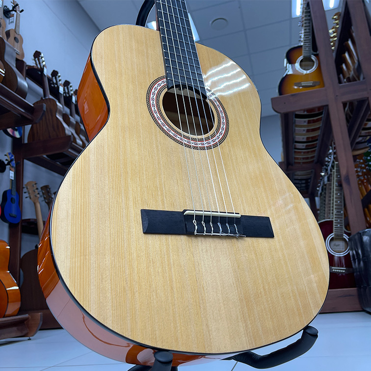 Caraya C957-N — Классическая гитара (верхняя дека)