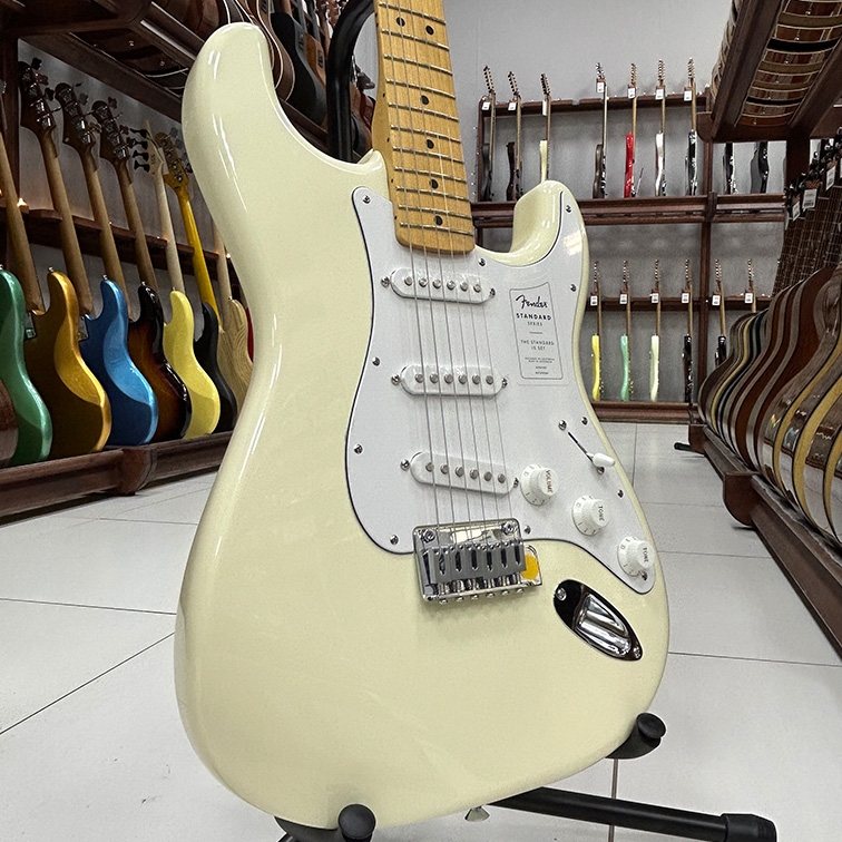 Fender Standard Stratocaster OW — электрогитара (верхняя дека)