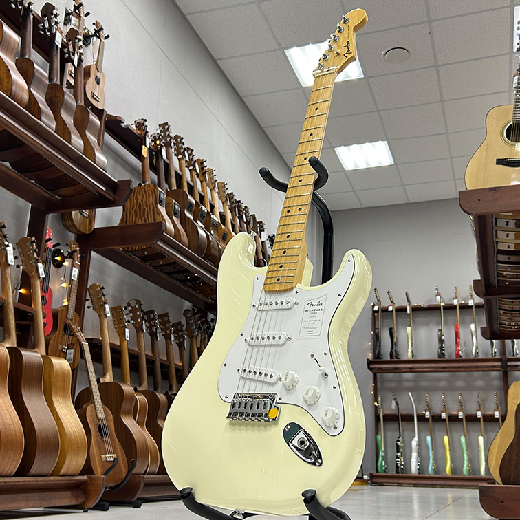 Fender Standard Stratocaster OW — электрогитара