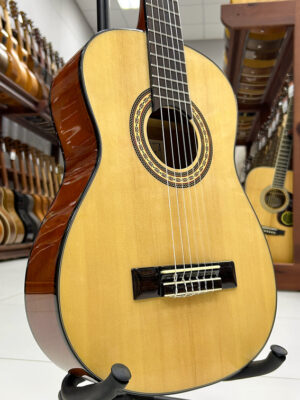 Naranda CG220-1/2 — Классическая гитара (верхняя дека)