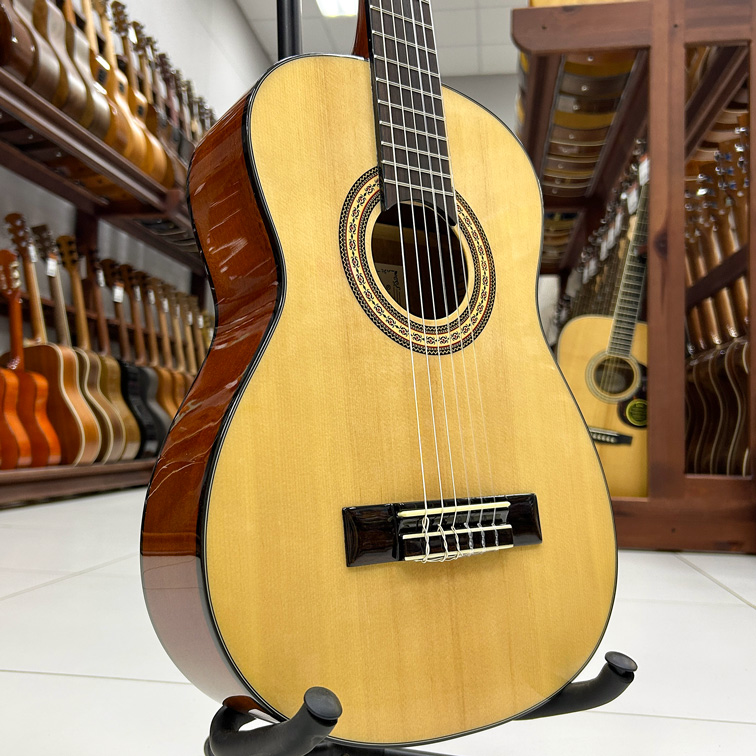 Naranda CG220-1/2 — Классическая гитара (верхняя дека)