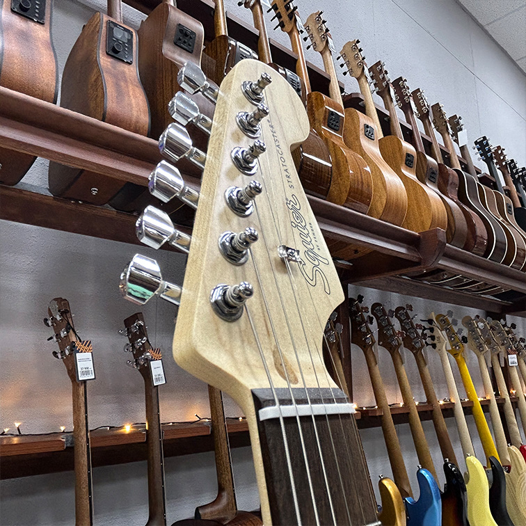 Squier by Fender Debut Stratocaster HSS DPB — Электрогитара (голова грифа)