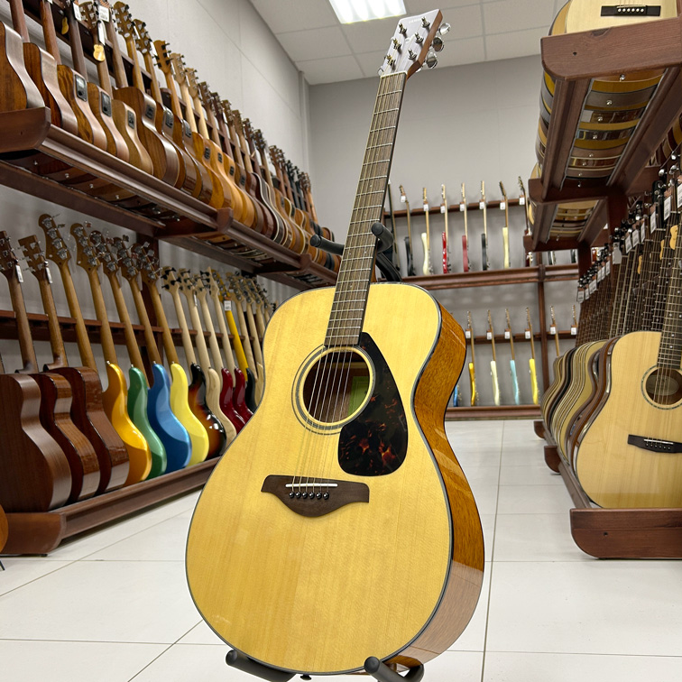 Yamaha FS800 — Акустическая гитара
