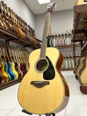 Yamaha FS820 — Акустическая гитара
