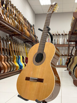 Altamira N100+ 4/4 — Классическая гитара