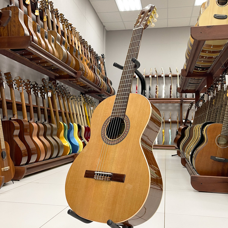 Altamira N100+ 4/4 — Классическая гитара