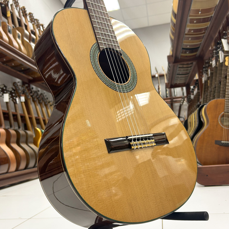 Altamira N200+ 4-4 — Классическая гитара (верхняя дека)
